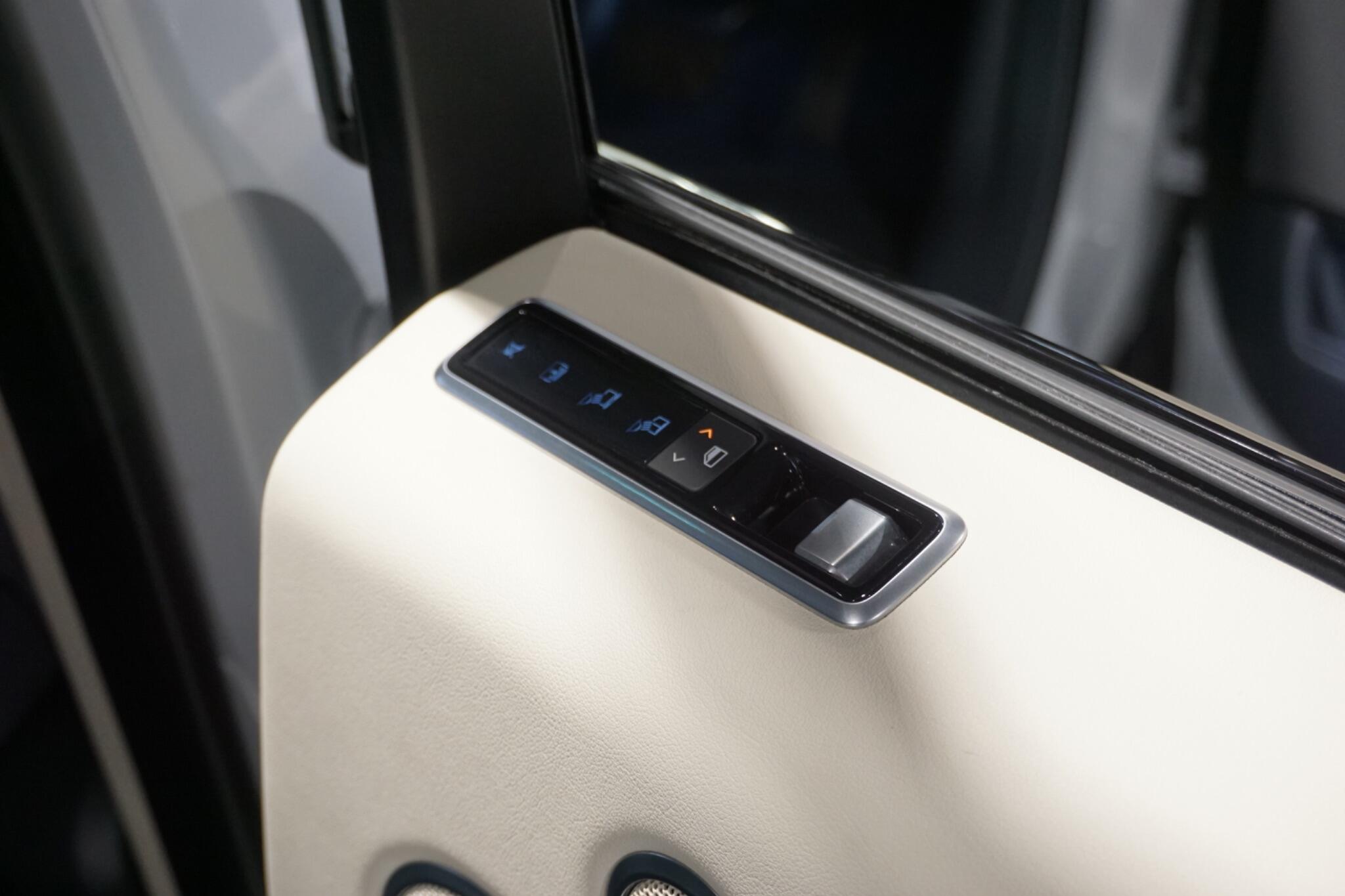 Land Rover Range Rover 2.0 P400e 13.1kWh Vogue SUV 5dr Petrol Plug-in Hybrid Auto 4WD Euro 6 (s/s) (404 ps)